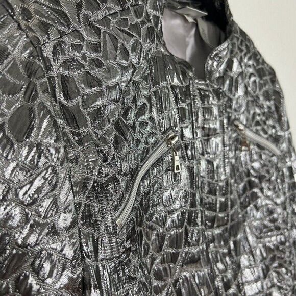 Chico's Woman's Silver Metallic Stone Print Zip Up Motorcycle Jacket Size 1 NWOT - Picture 11 of 11